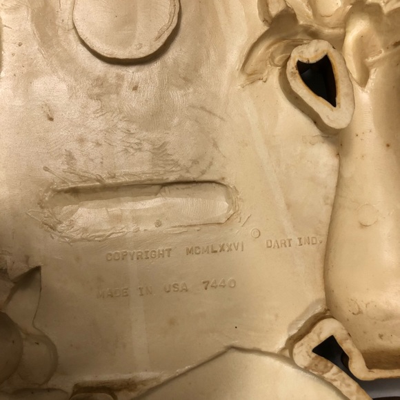 Dart Industries Kitschy VT Retro Plastic Molded Guitar, Flowers ... Wall Hanging - Picture 5 of 6